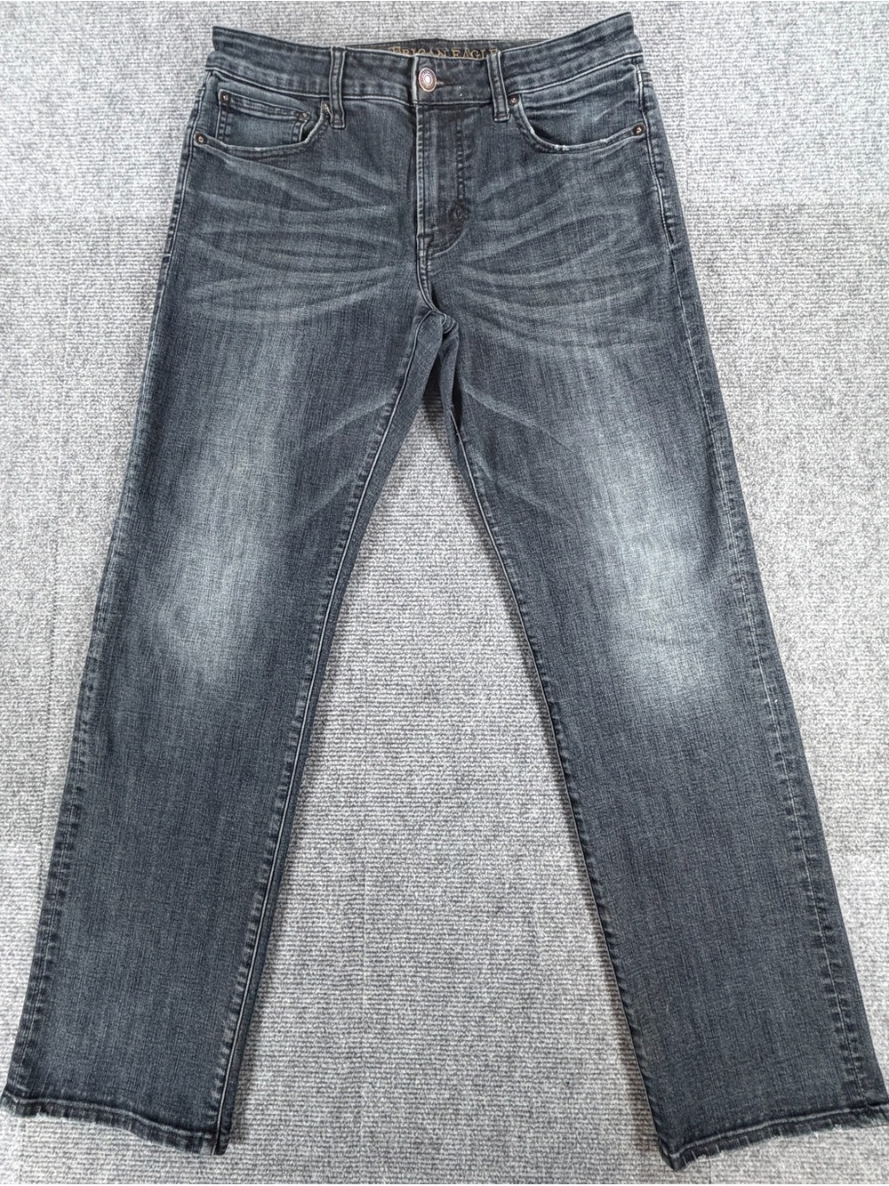 American Eagle Outfitters Men's Medium to Dark Indigo Wash Straight Jeans